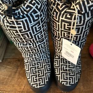 Balmain boots-perfect condition.  Very warm-classic Balmain pattern